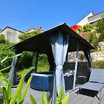 Teo By Interhome Vikendica